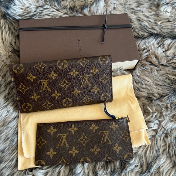 Sarah Louis Vuitton wallet. - Picture 3 of 8